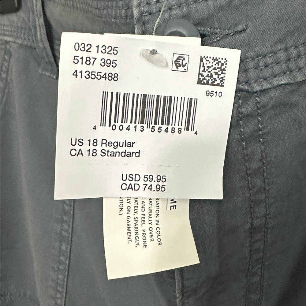 American Eagle Low-Rise Baggy Flare Cargo Pants | 18 Regular | Plus Size - Picture 2 of 3
